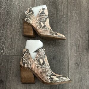 Vince Camuto pointed booties - VC-Gigietta